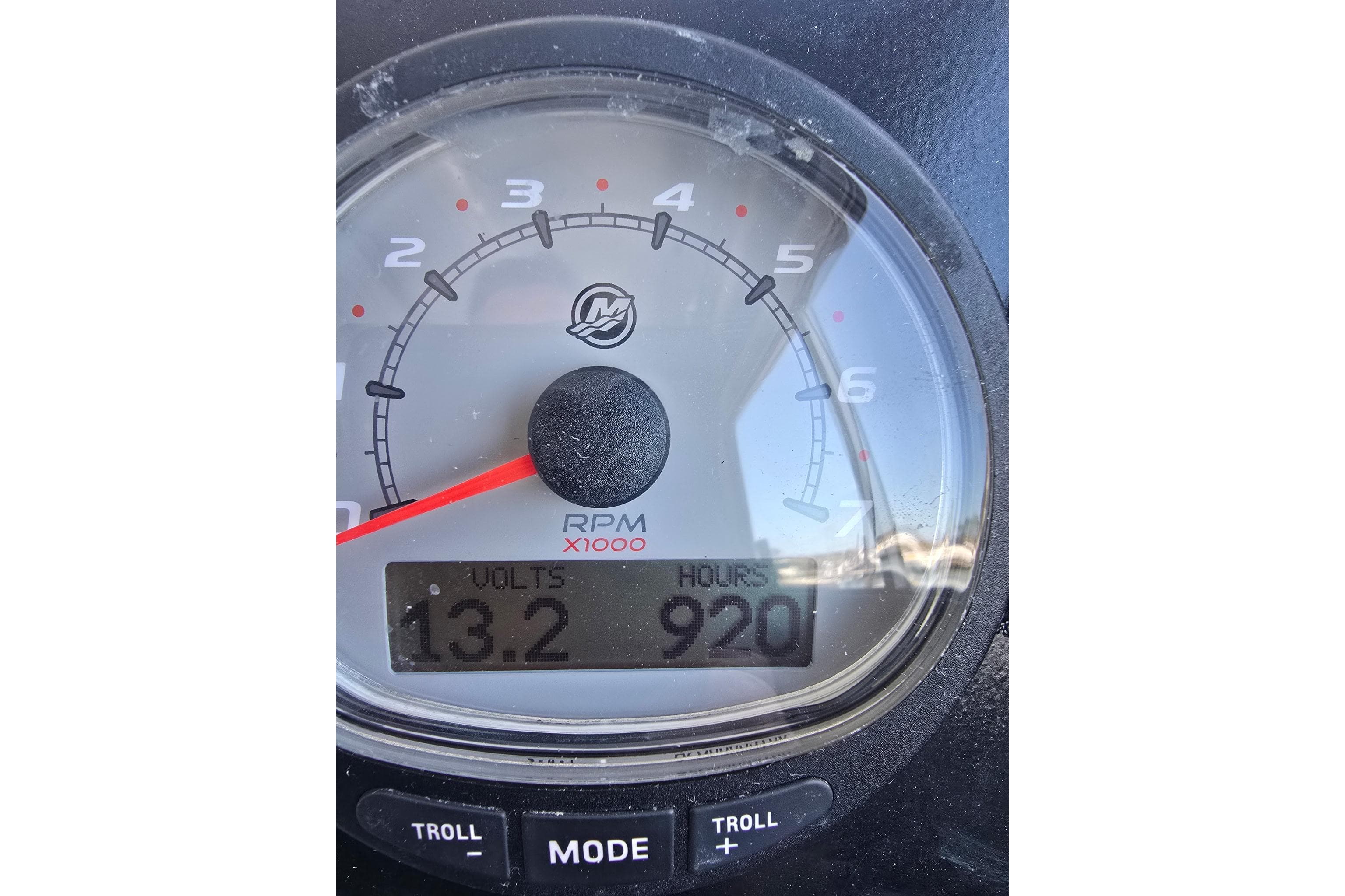 Tachometer of 2021 KingFisher 2825 Coastal Express showing 920 hours and 13.2 volts.