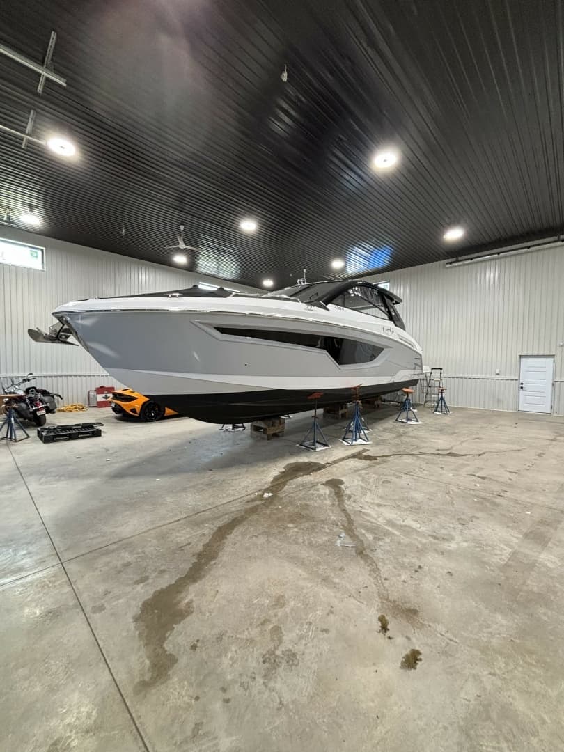 2024 Cruisers Yachts 42 GLS OB - Image 9