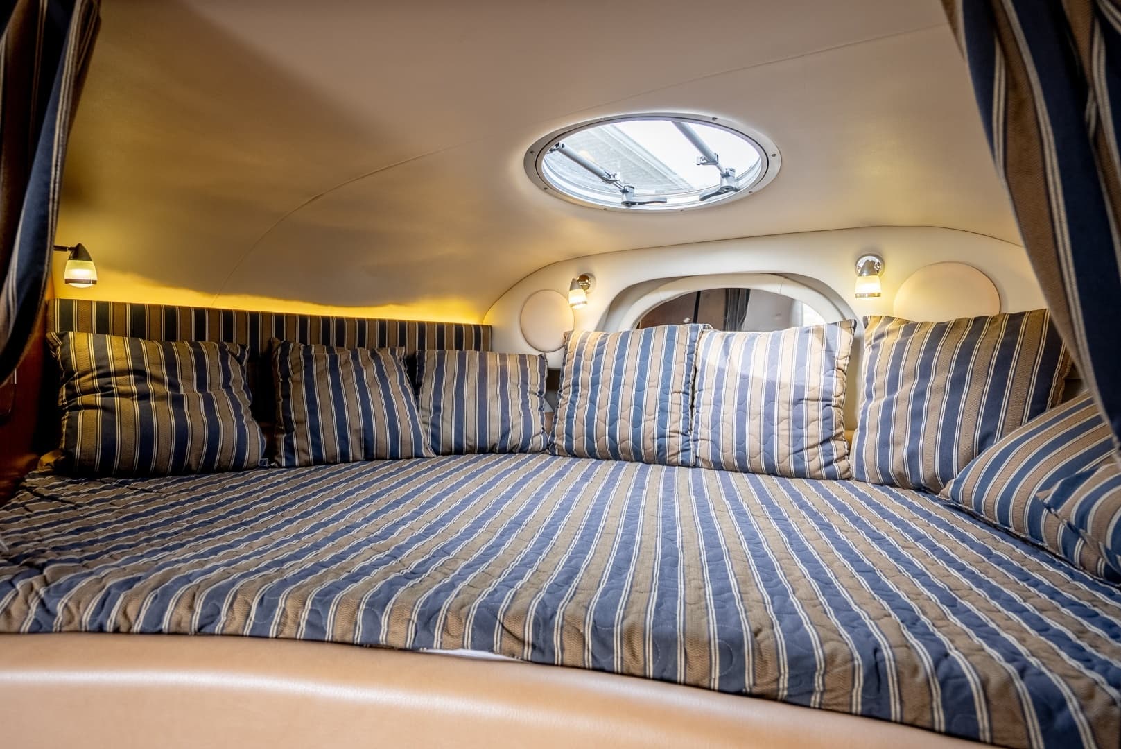 2016 Crownline 294 CR - Image 19