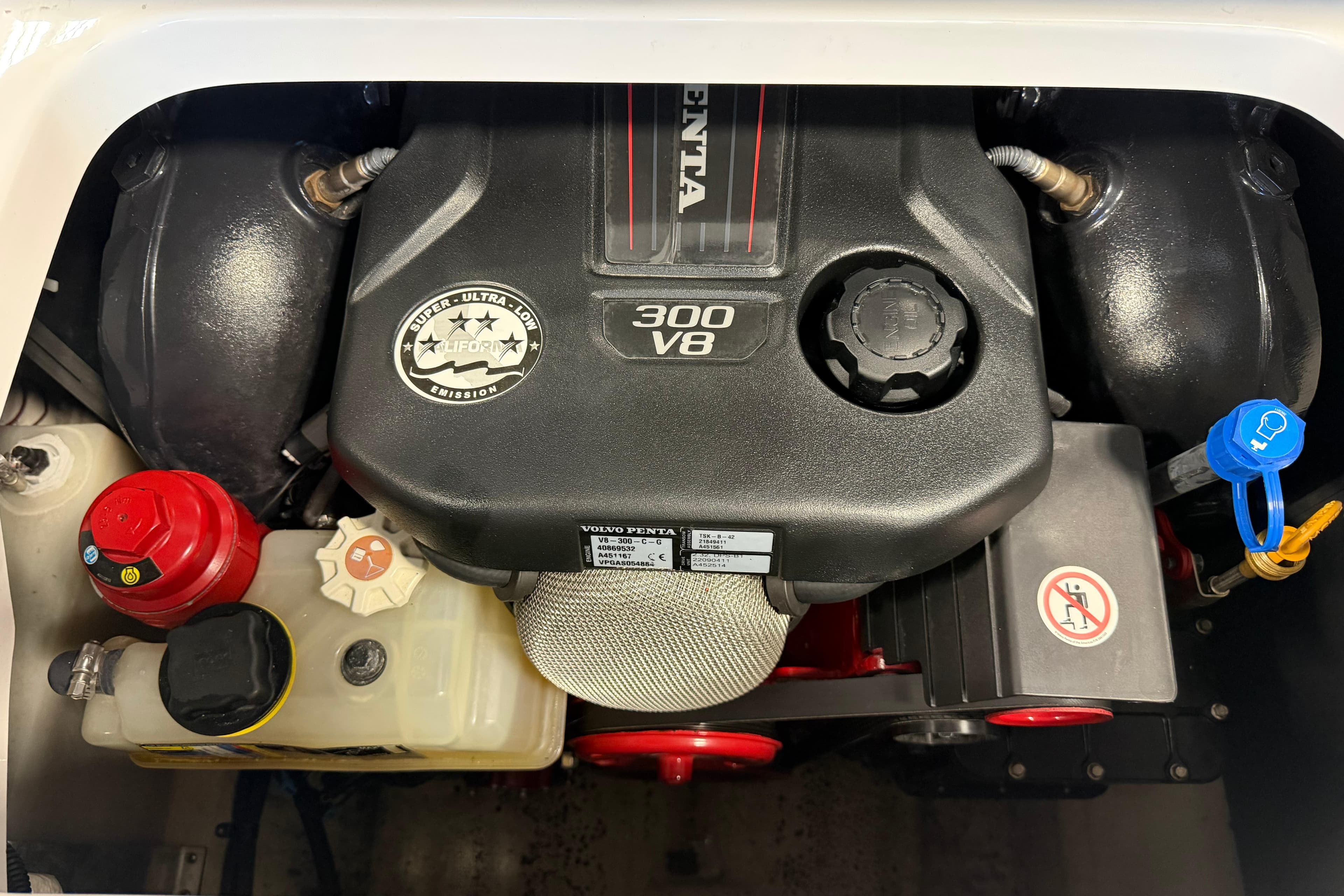 Volvo Penta 300 V8 engine in a 2016 Regal 2550 Cuddy boat.