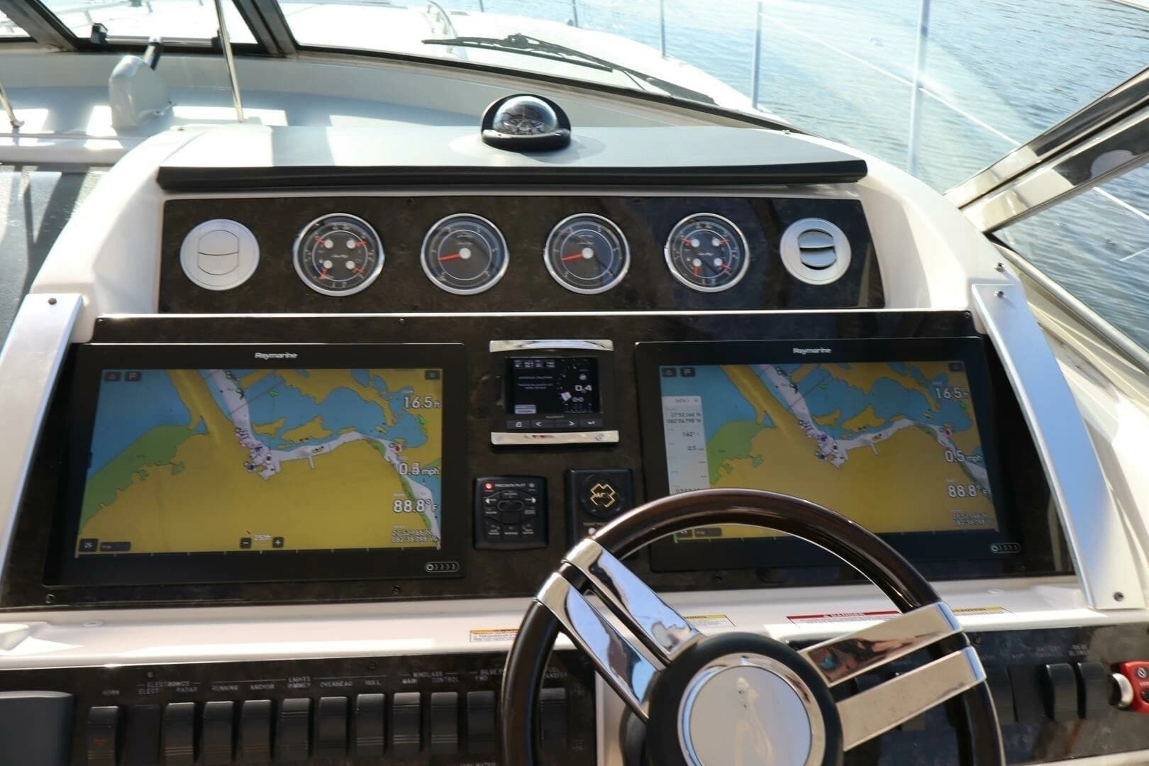 2015 Sea Ray 410 Sundancer - Image 32