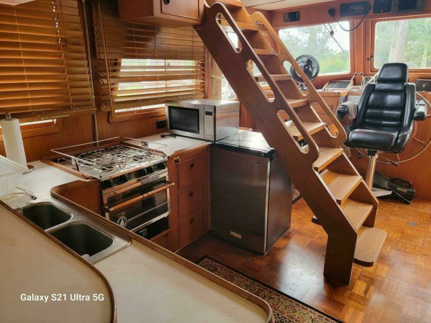 1987 Marine Trader Wide Body - Image 60