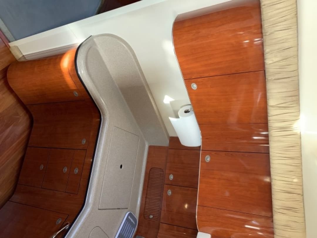 2004 Sea Ray 390 Motor Yacht - Image 49