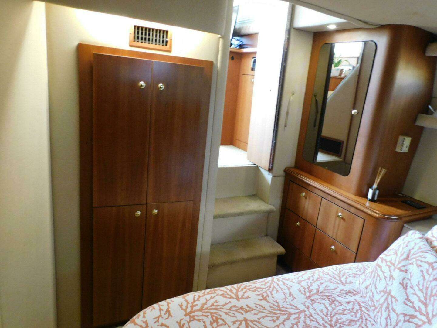 2003 Cruisers Yachts 3750 Motoryacht - Image 17