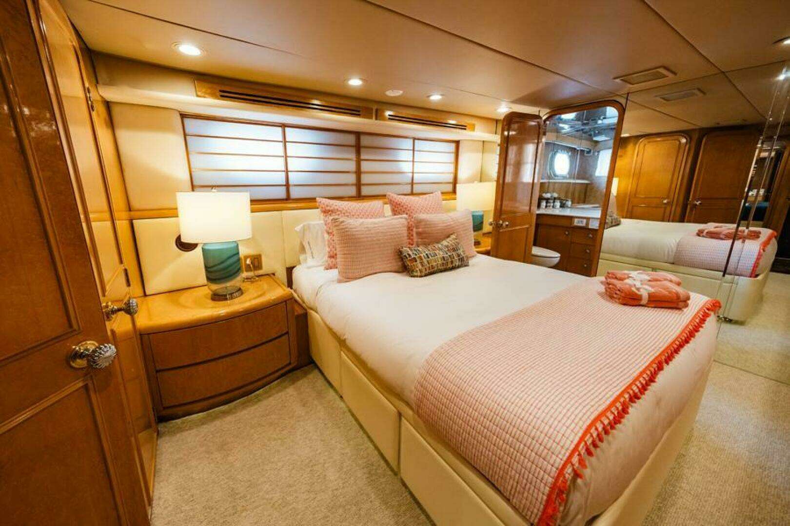 1995 Hatteras Flybridge Motor Yacht - Image 31