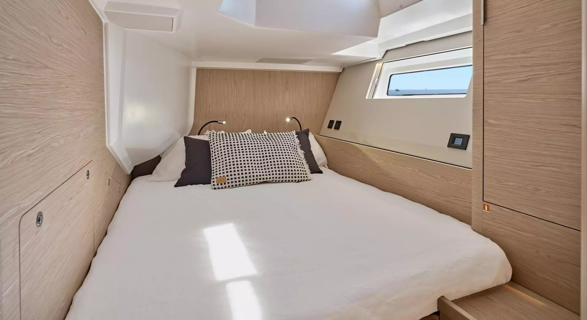 2026 Beneteau Oceanis Yacht 60 - Image 18