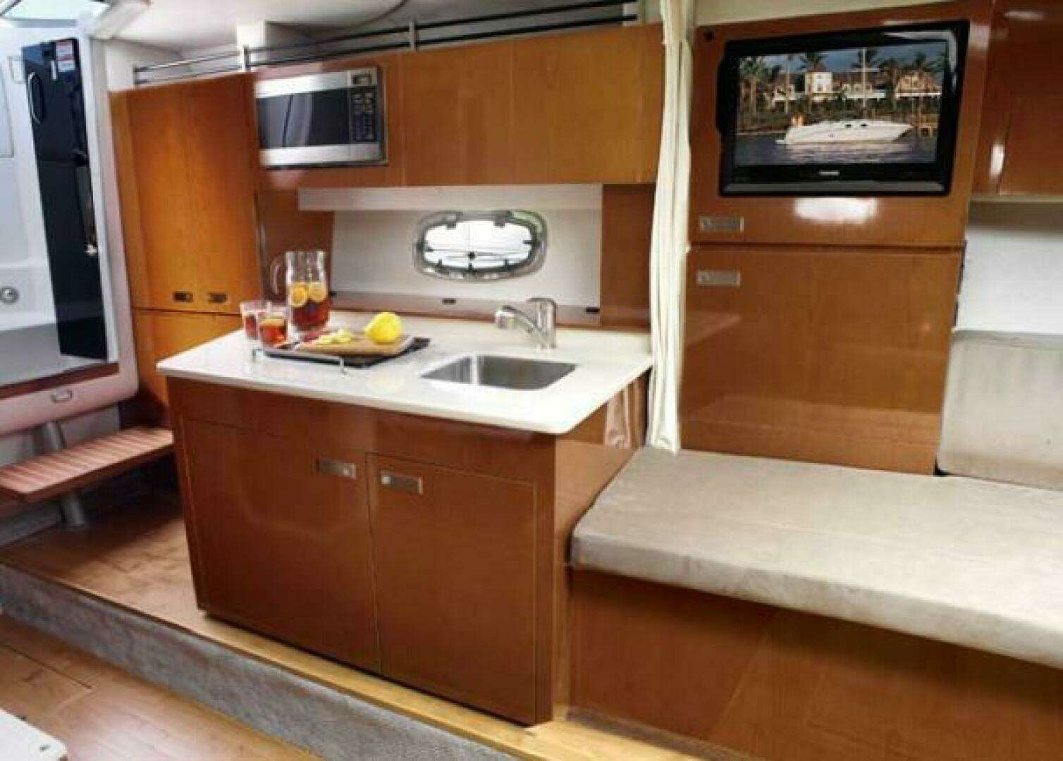 2011 Sea Ray 310 Sundancer - Image 43