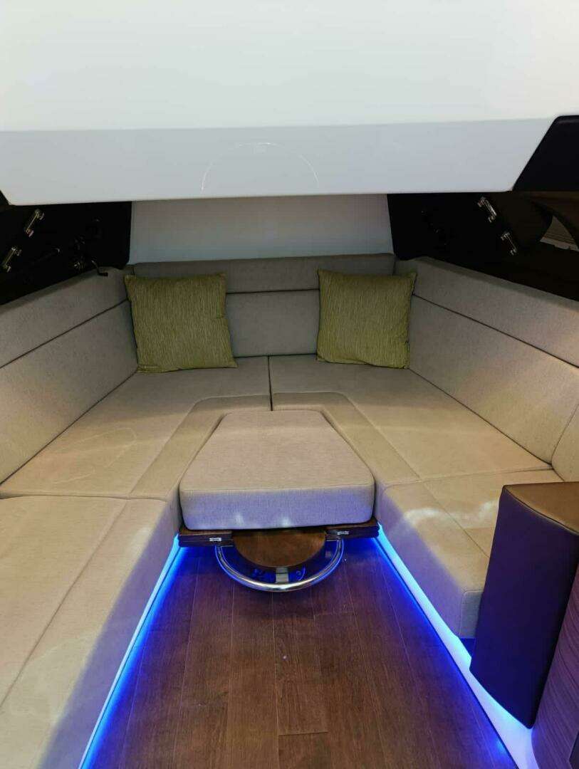 2024 Boston Whaler 420 Outrage - Image 11