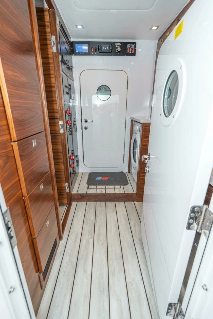 2025 Viking 90C - Image 63