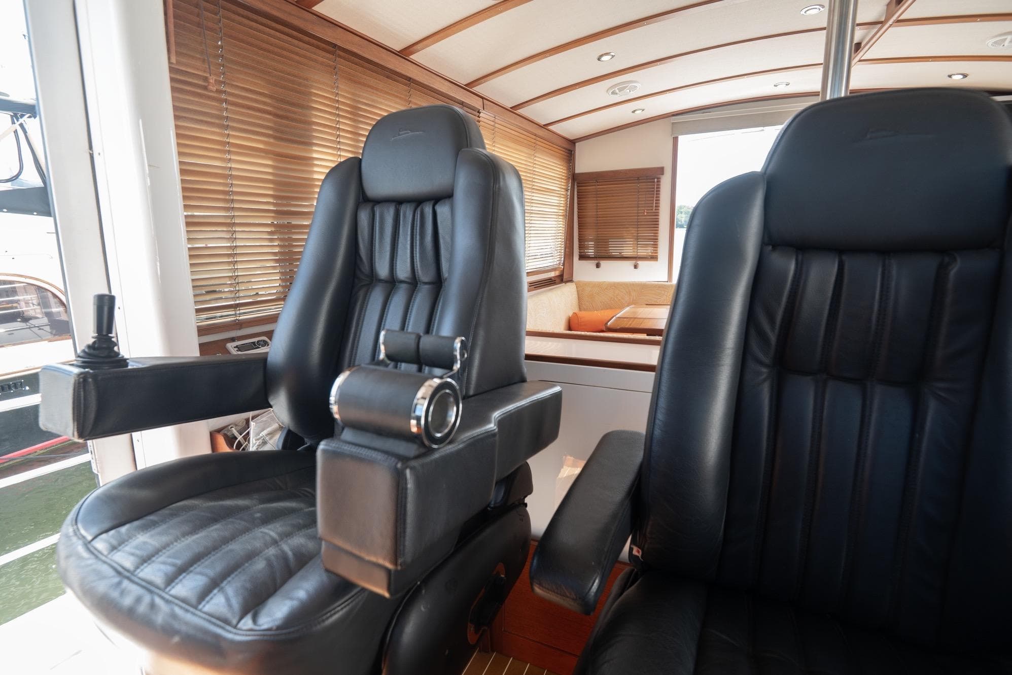 Luxurious leather seats in a 2007 Pilot Cruiser Expedition yacht interior.