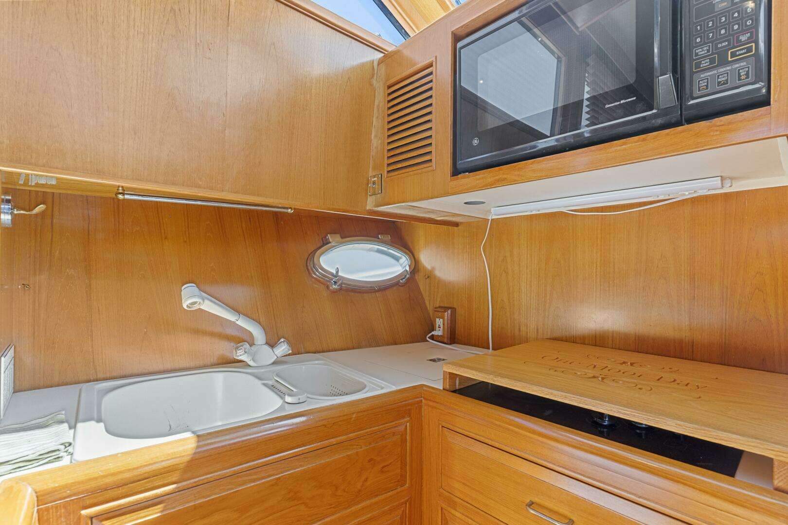 1993 Ocean Alexander — - Image 16