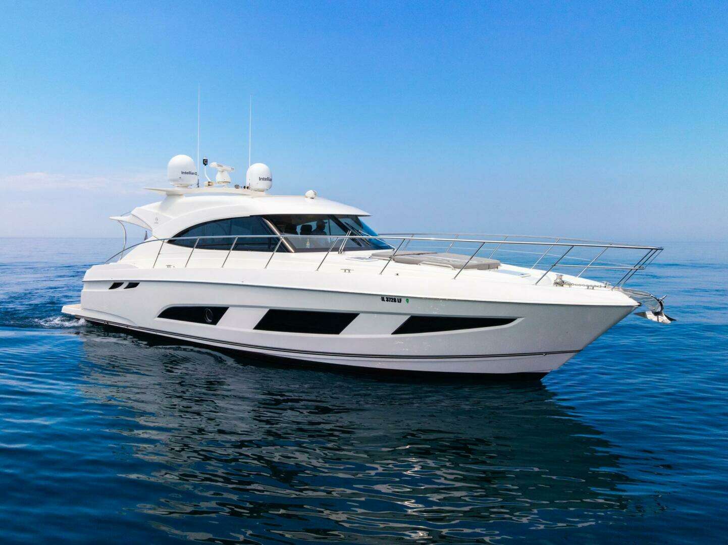 2019 Riviera 4800 Sport Yacht - Image 14