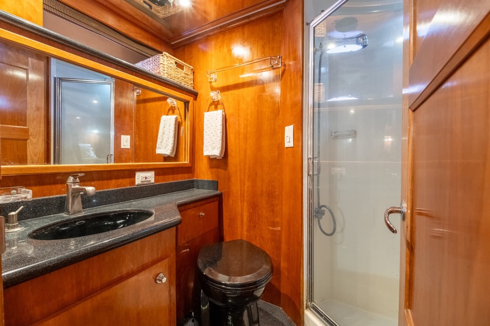 2003 Navigator 5700 - Image 46
