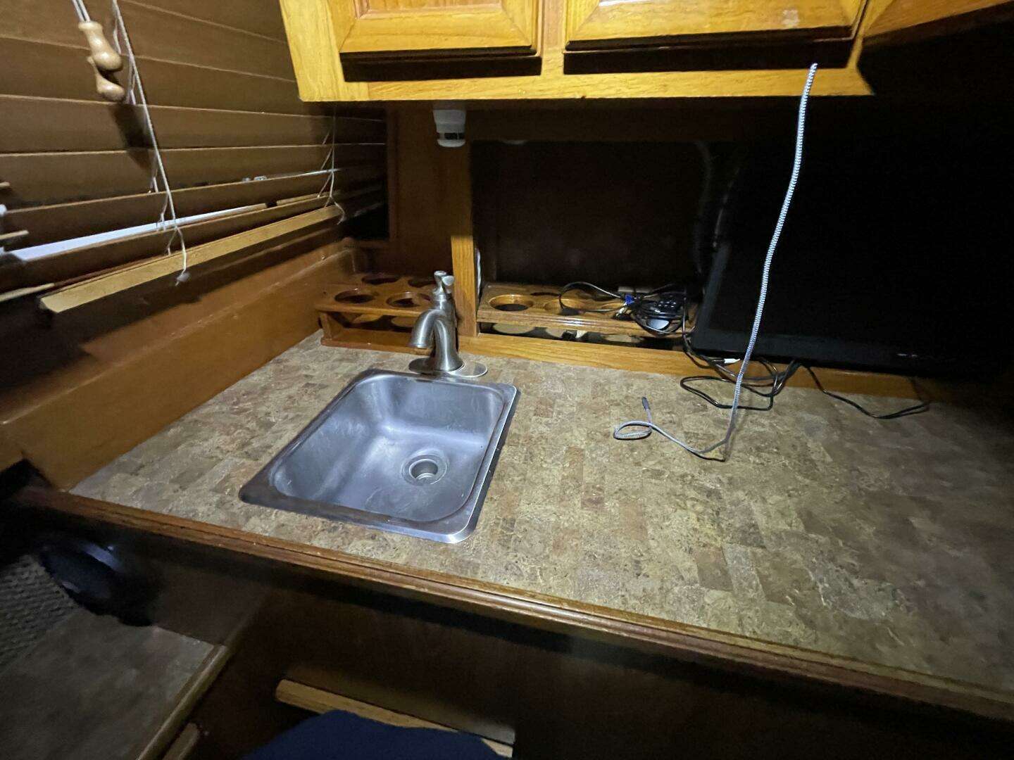 1986 Egg Harbor 40 Motor Yacht - Image 34