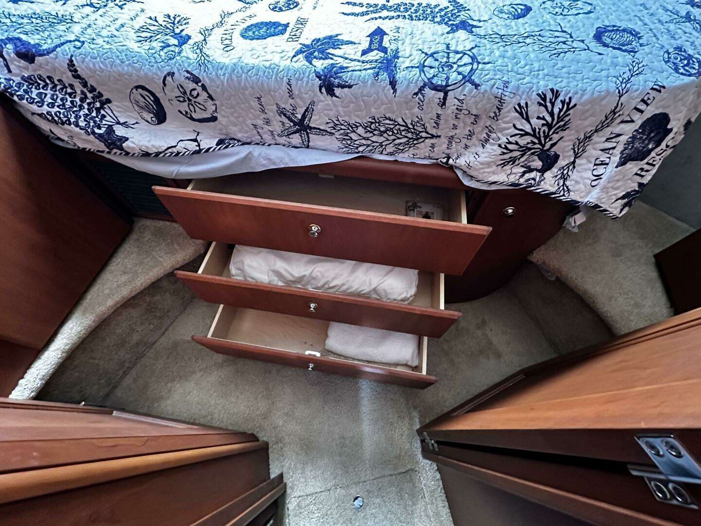 2005 Silverton 35 Motor Yacht - Image 25