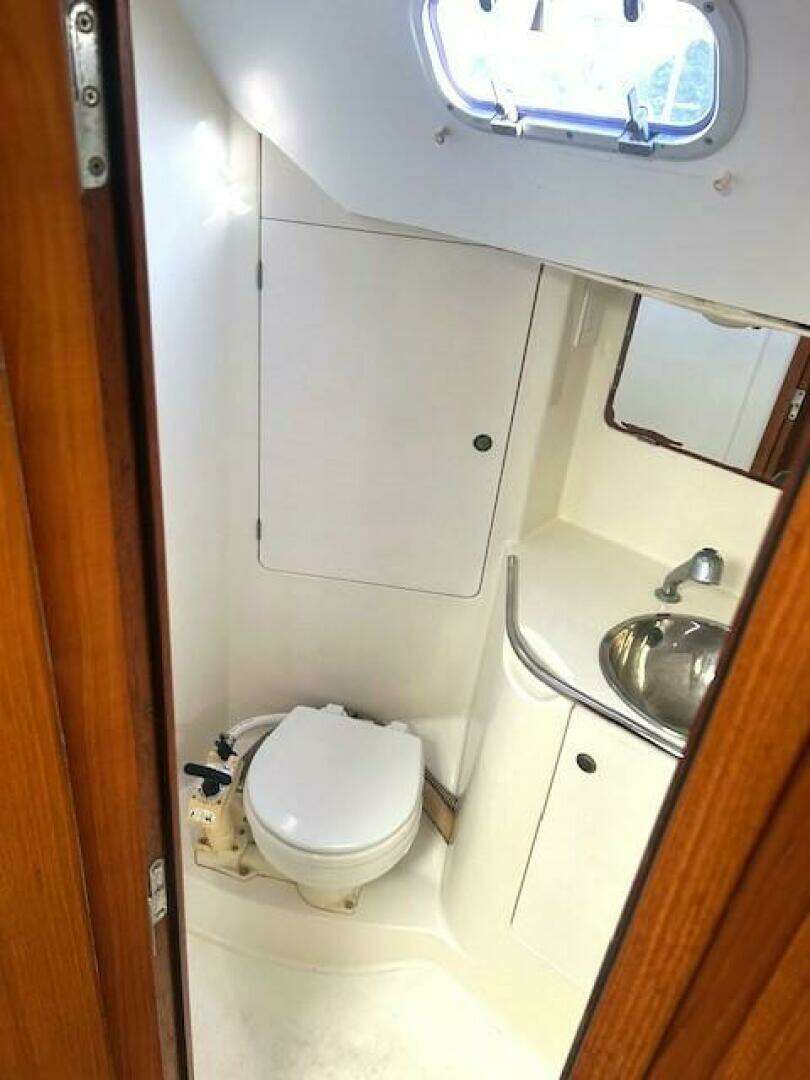 2000 Jeanneau Sun Odyssey - Image 20