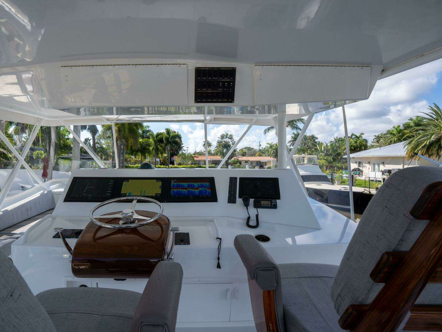 1998 Viking 58 Convertible - Image 7