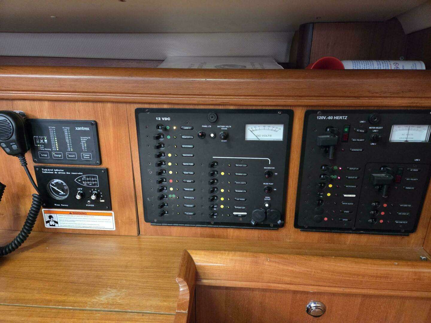 2007 Hunter 44 Deck Saloon - Image 9