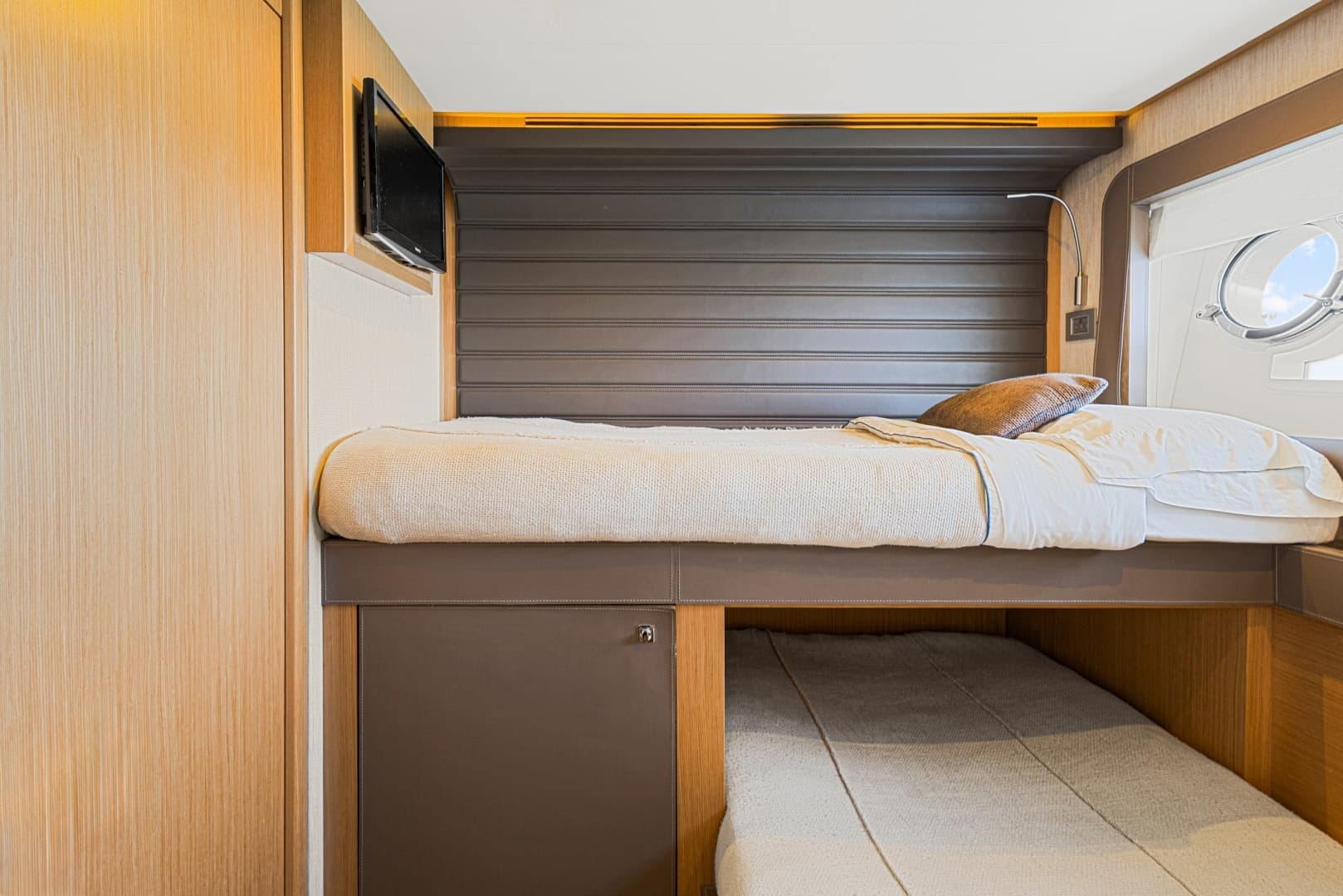 2013 Ferretti Yachts F800 - Image 41