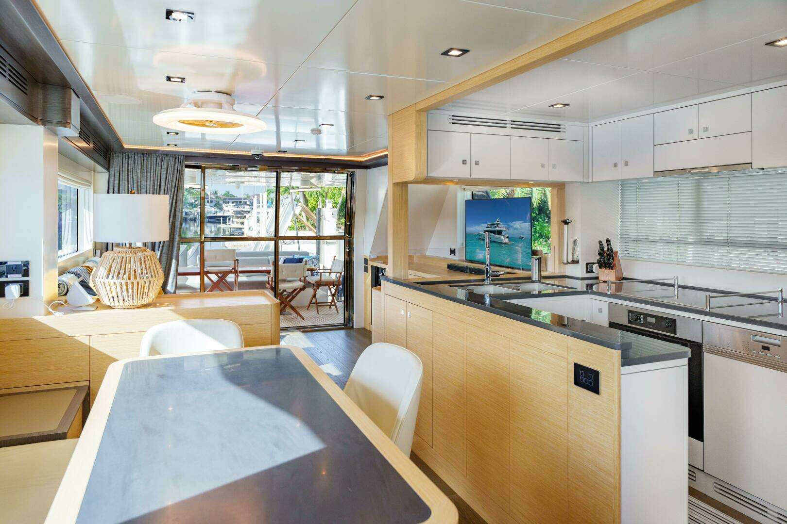 2020 Sirena 64 - Image 10