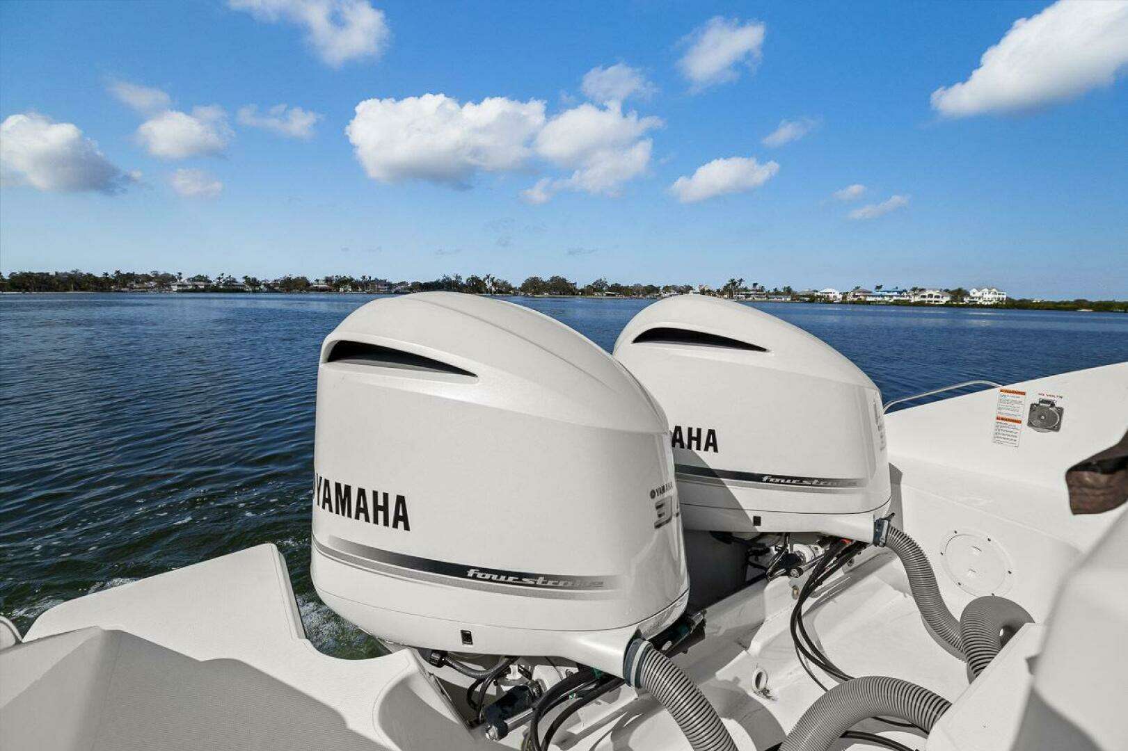 2021 Pursuit S328 - Image 32