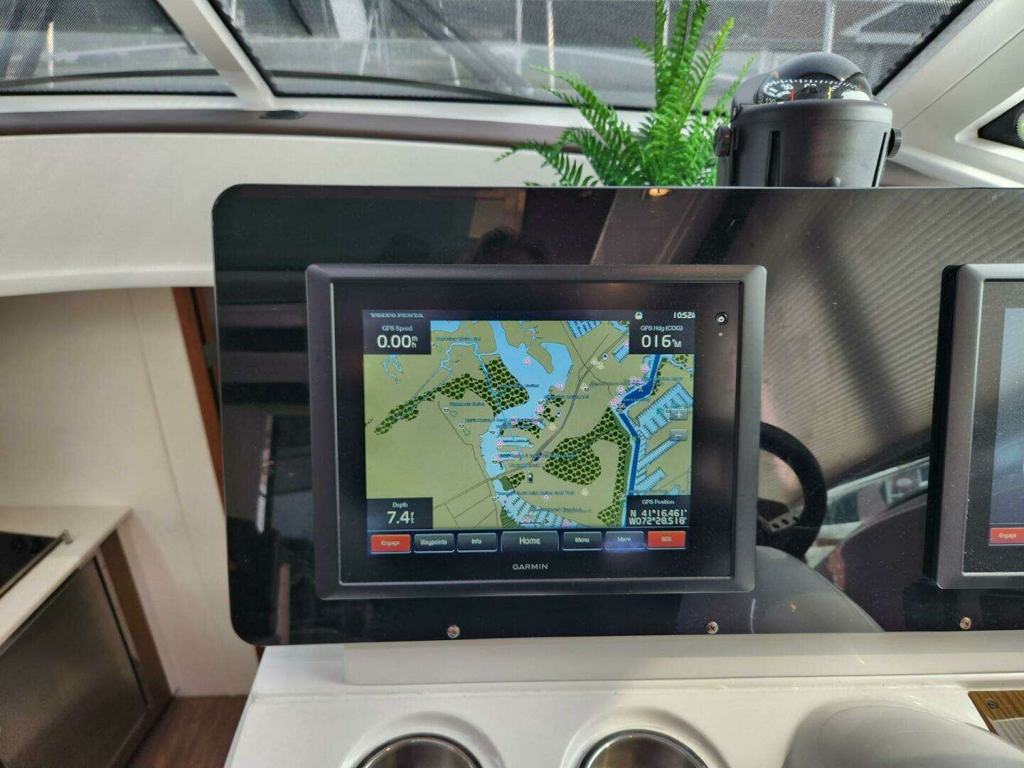 2016 Cruisers Yachts Cantius - Image 31