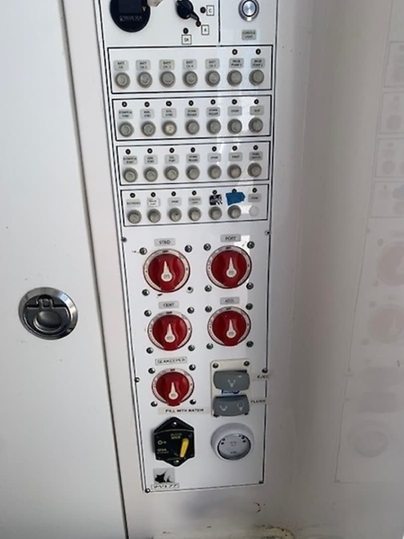2019 Contender Center Console - Image 27