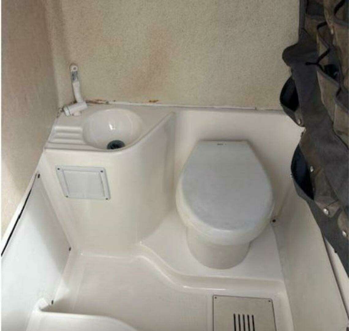 2013 Center Console Scarab - Image 10