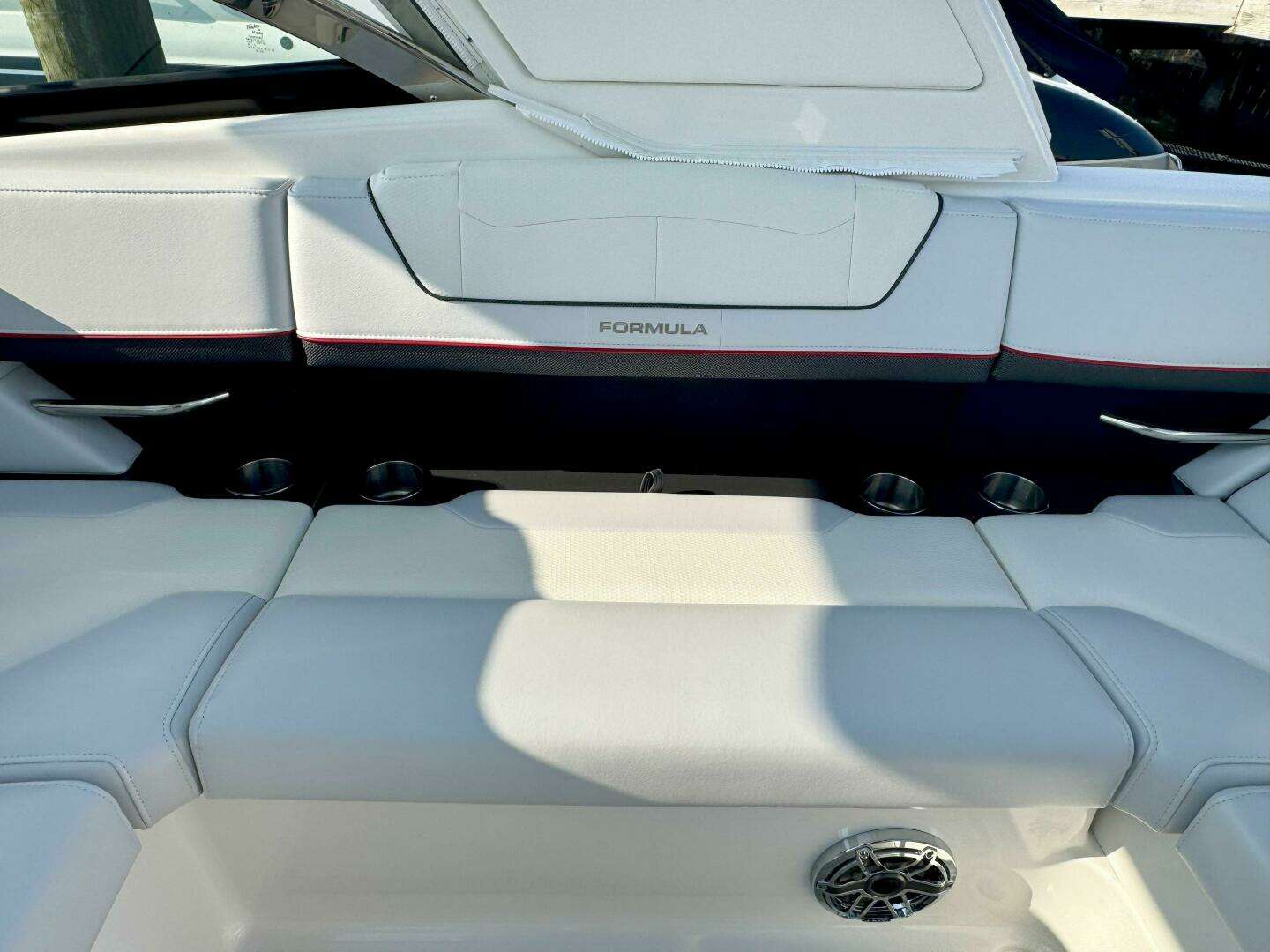 2024 Formula 350 Crossover Bowrider - Image 25