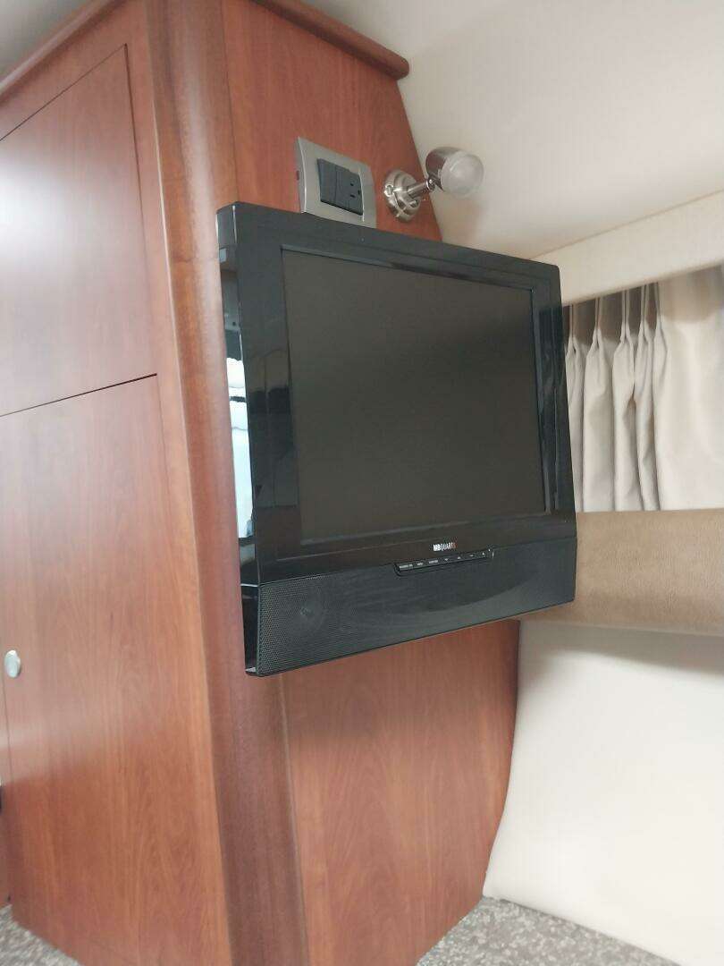 2011 Monterey 340 Sport Yacht - Image 19