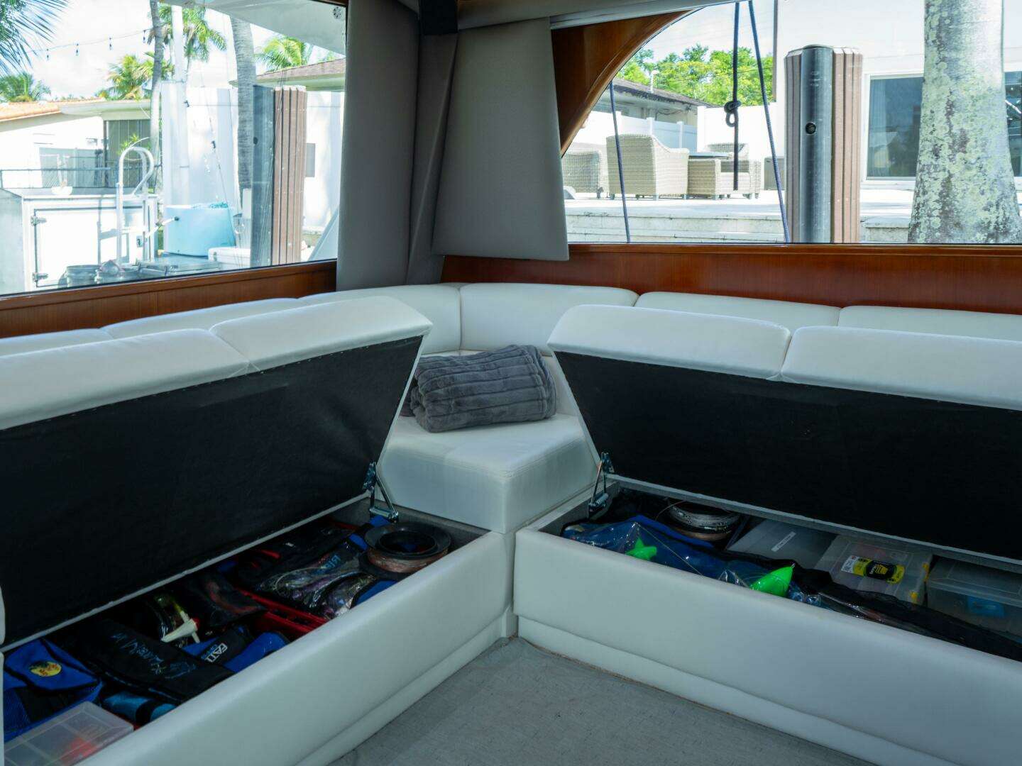 1998 Viking 58 Convertible - Image 18