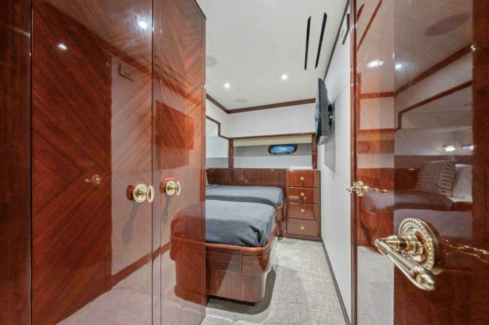 2006 Cheoy Lee Motoryacht - Image 19
