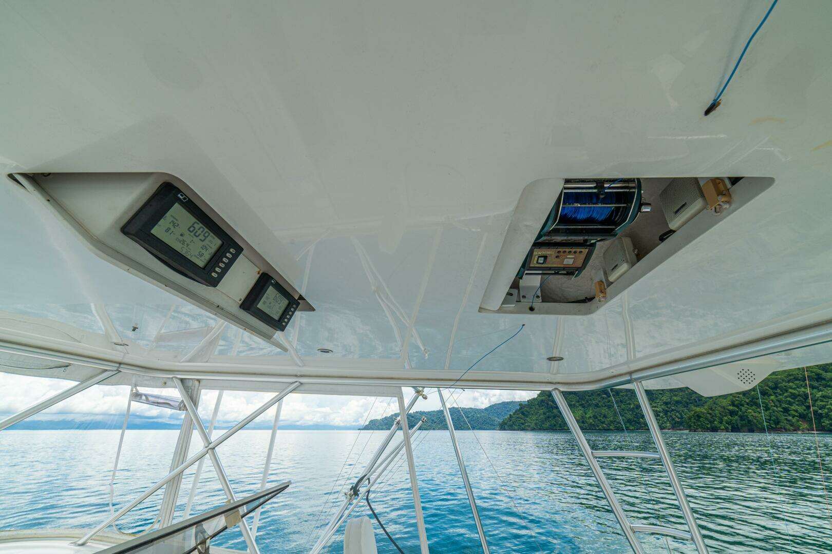 2004 Viking 61 Convertible - Image 13