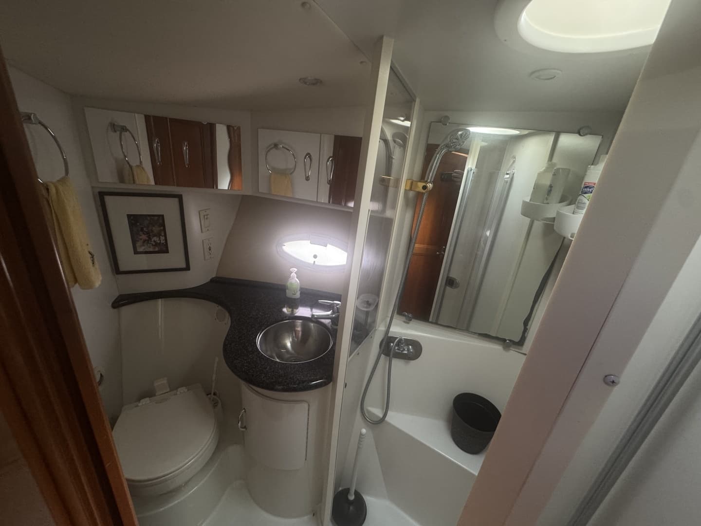 2003 Carver 444 Cockpit Motor Yacht - Image 17