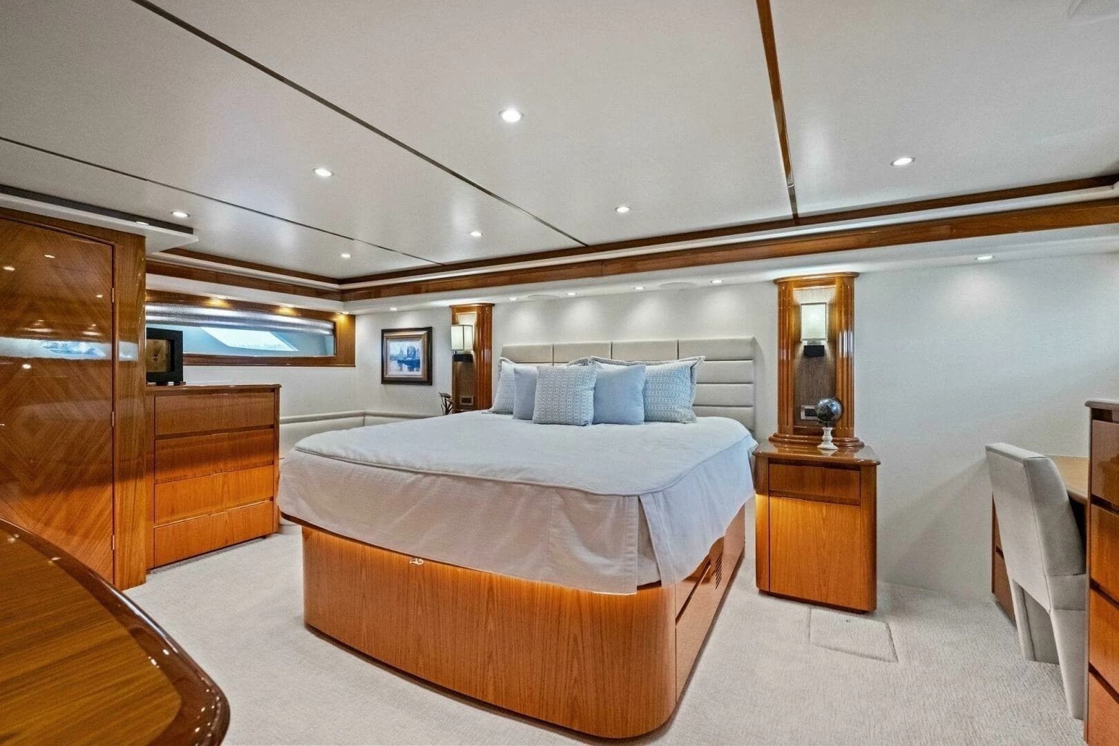 2012 Viking 82 Convertible - Image 4