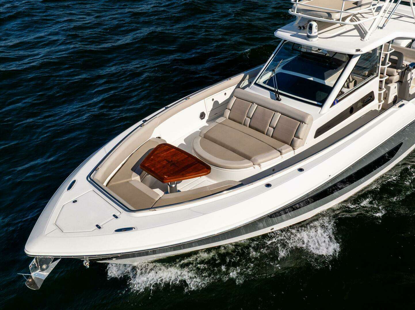 2021 Boston Whaler 420 Outrage - Image 4