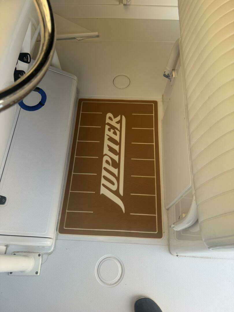 2006 Jupiter 31 CC Forward Seating - Image 25