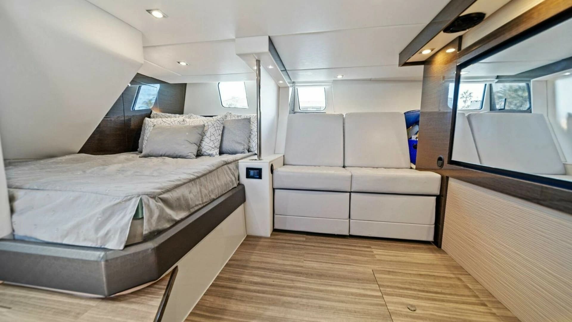 2019 Cruisers Yachts 45 Cantius - Image 48