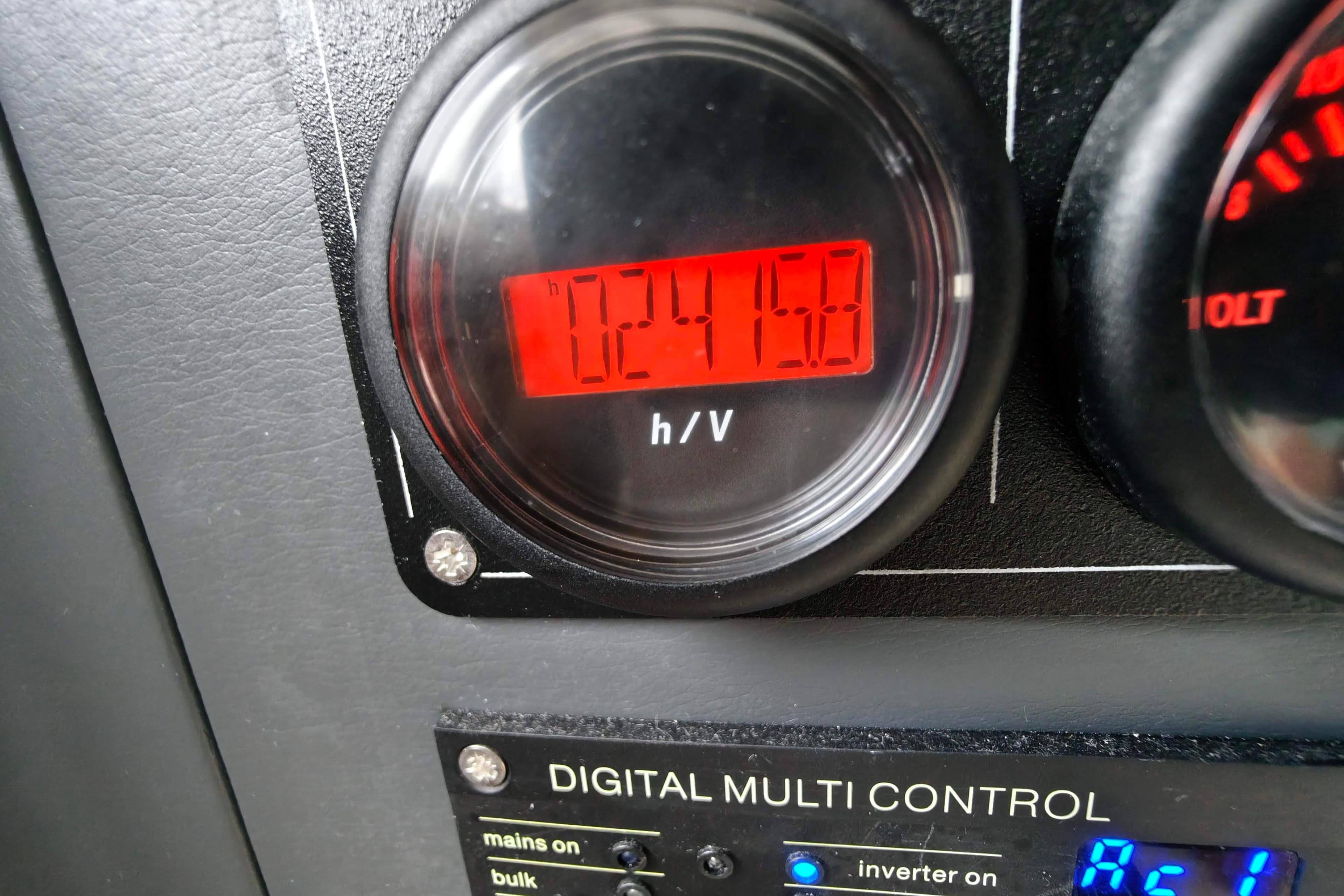 Digital control panel of Leopard 42, 2025 model, displaying 2415.8 hours/volts.