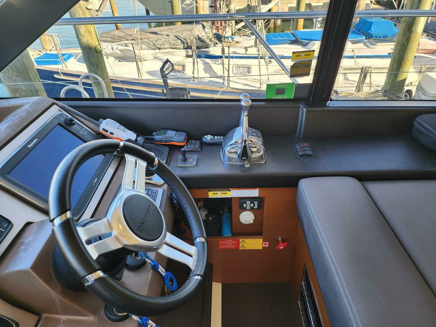 2014 Prestige 550 - Image 23