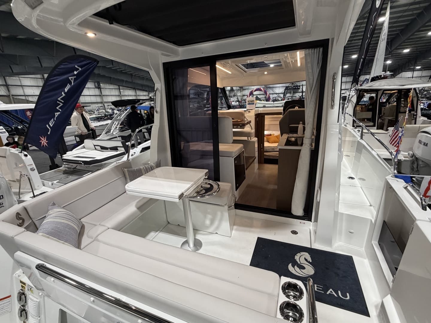 2026 Beneteau Antares 9 V2 - Image 2