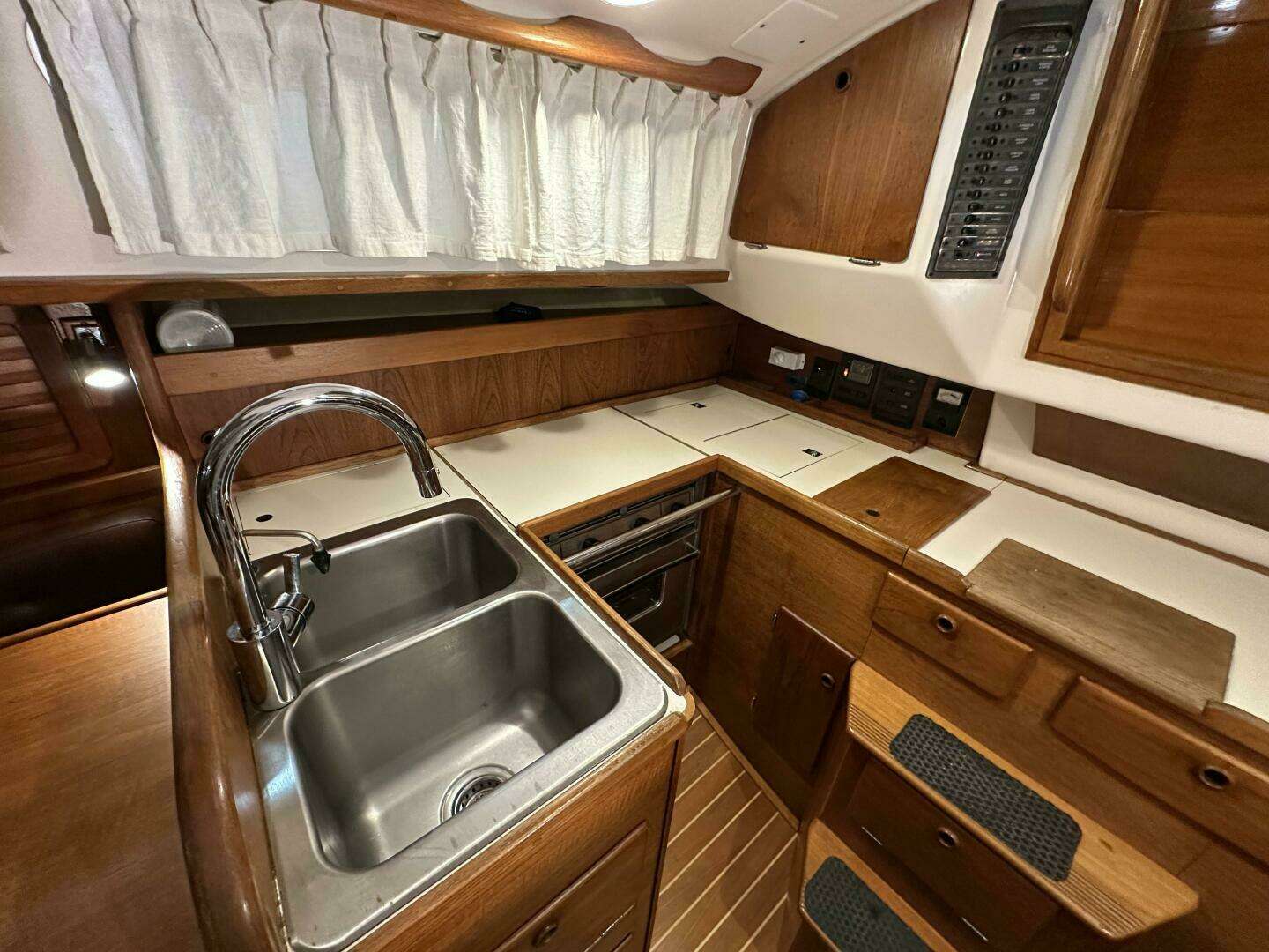 1984 Sabre Sabre 34-1 - Image 46