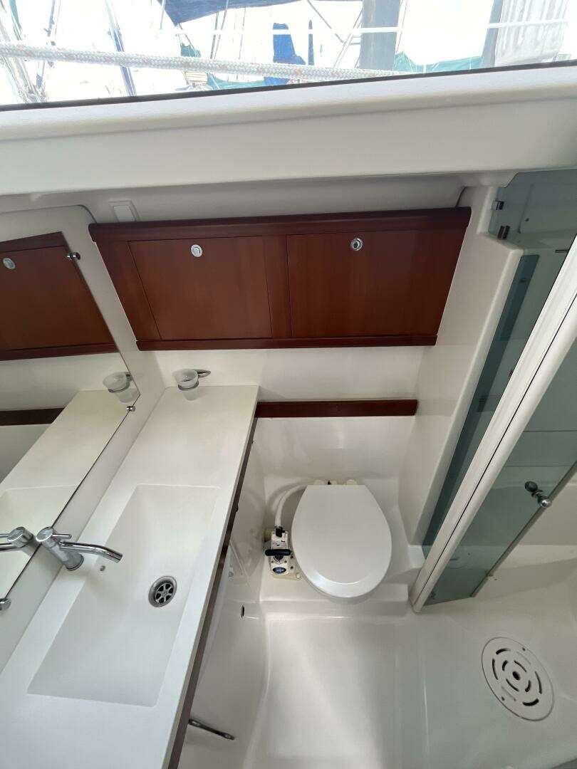 2007 Beneteau 49 - Image 25