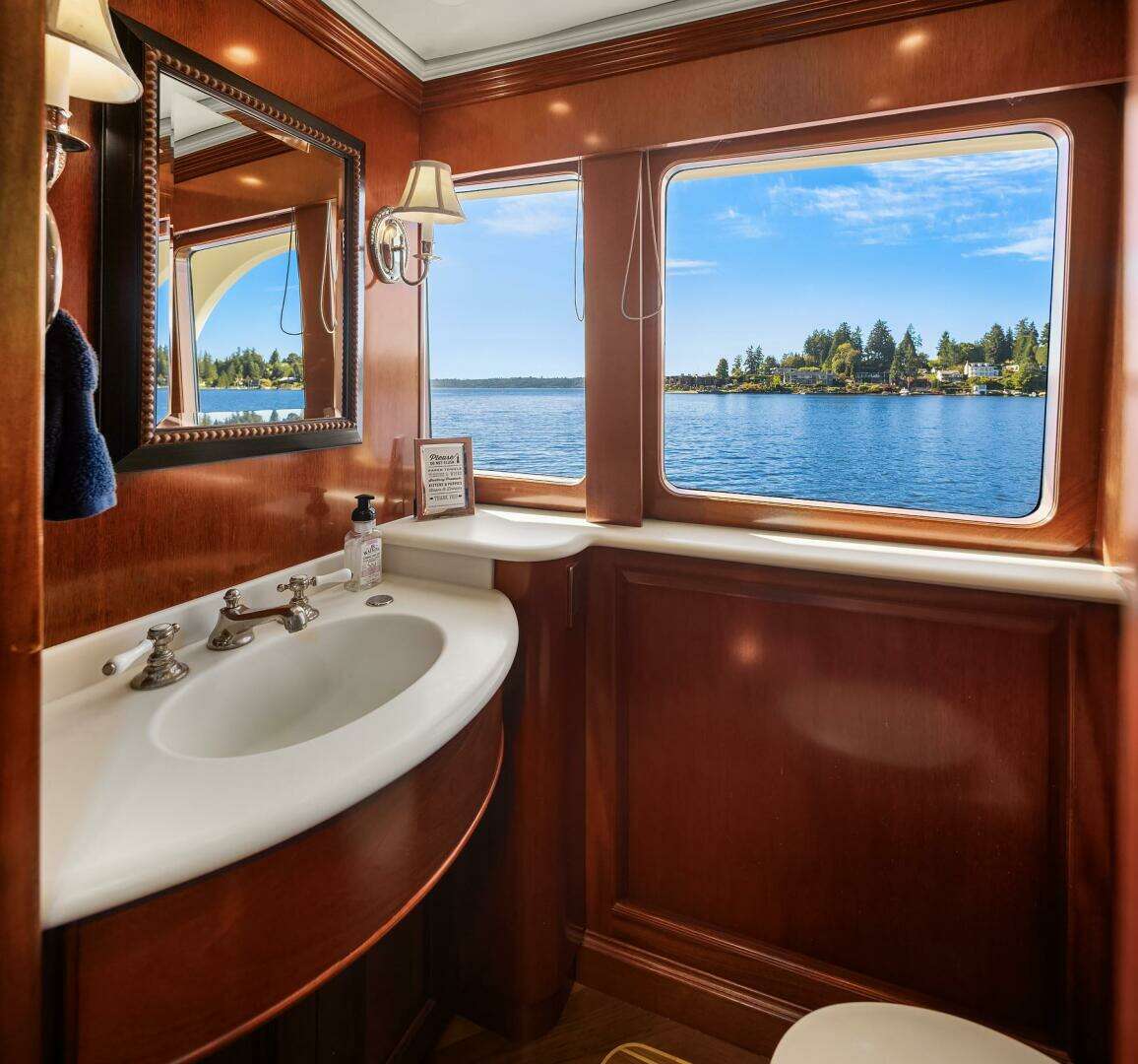 2001 Rayburn Custom Yachts Flush Deck - Image 16