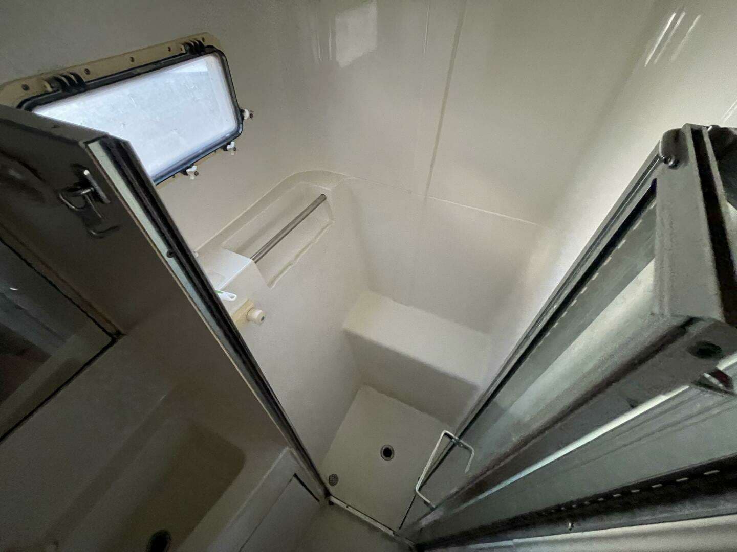 1994 Silverton 34 Motor Yacht - Image 38
