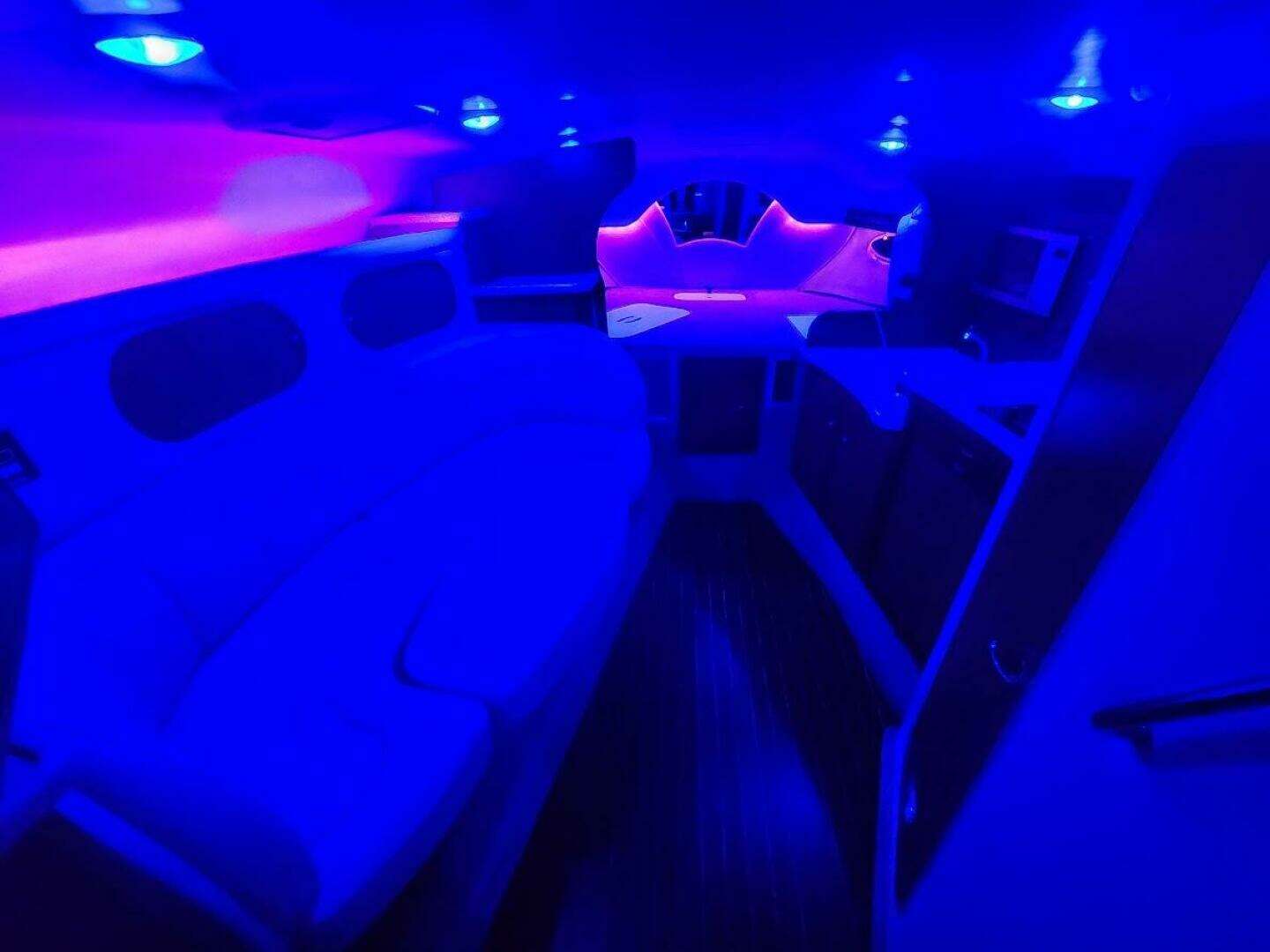 2007 Rinker 320 Express - Image 25