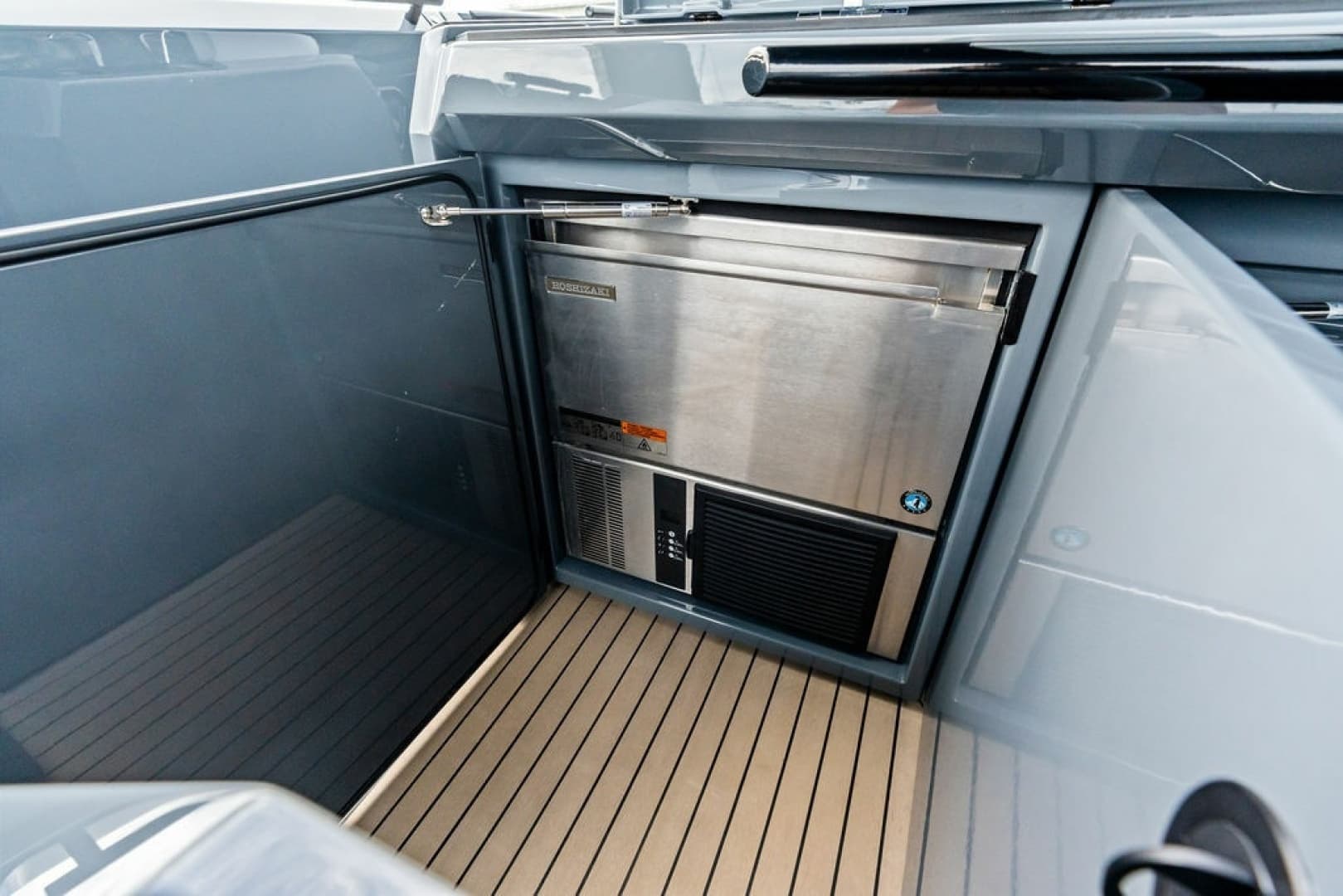 2024 Vanquish Yachts VQ55 - Image 32