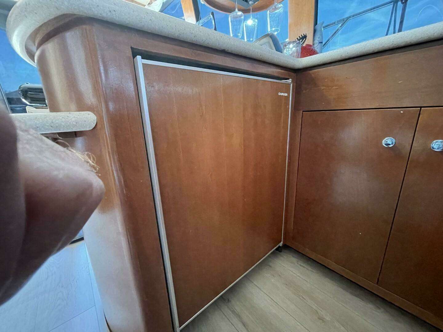 1998 Carver 53 Voyager - Image 4