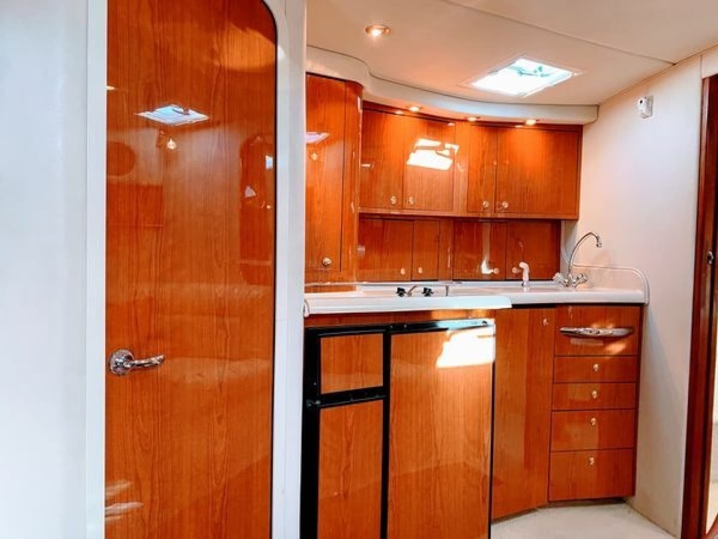 1999 Sea Ray 370 Express - Image 29