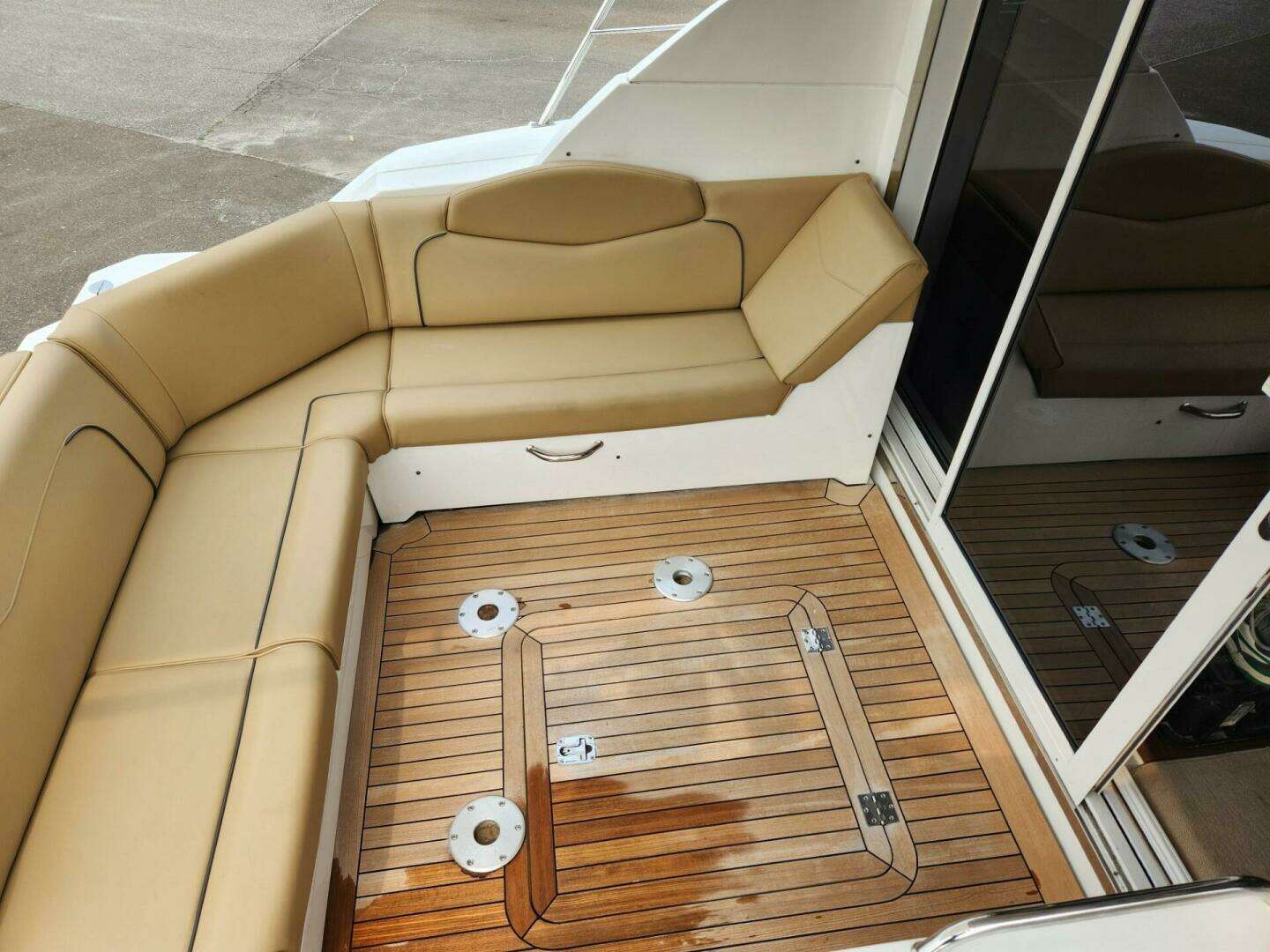 2016 Cruisers Yachts Cantius - Image 2